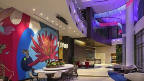 Lobby-lounge
