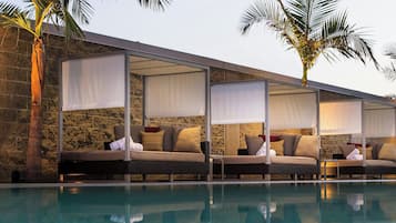 Außenpool, Cabañas (gegen Gebühr), Liegestühle