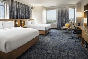 Premium bedding, in-room safe, desk, laptop workspace - Courtyard Los Angeles L.A. LIVE (Los Angeles)