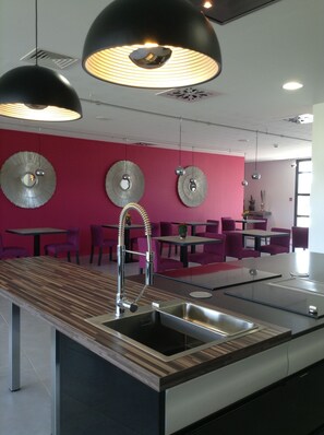 Breakfast area - Hôtel Thierry DRAPEAU (Montréverd)