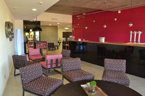 Bar (on property) - Hôtel Thierry DRAPEAU (Montréverd)