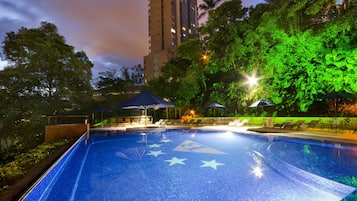 Outdoor pool, pool umbrellas