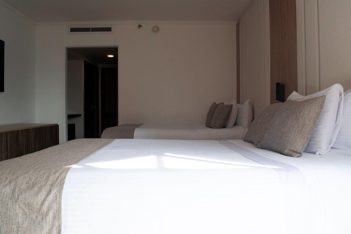 Minibar, in-room safe, laptop workspace, iron/ironing board