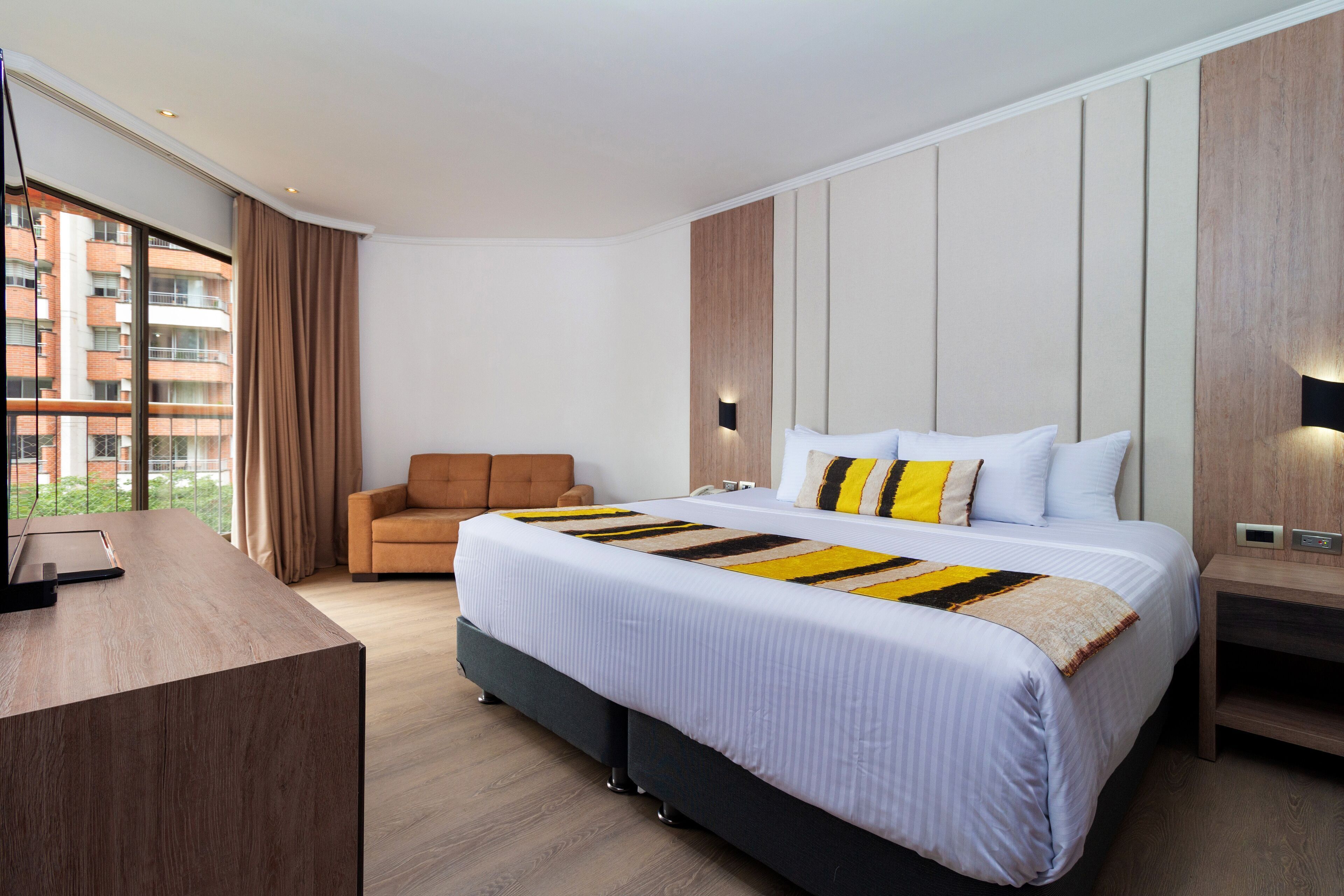 Minibar y caja de seguridad en la habitación 