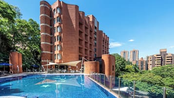 Outdoor pool, pool umbrellas