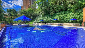 Outdoor pool, pool umbrellas