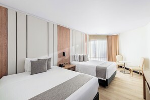 Minibar, in-room safe, laptop workspace, iron/ironing board - Hotel Dann Carlton Belfort Medellin (Medellín)