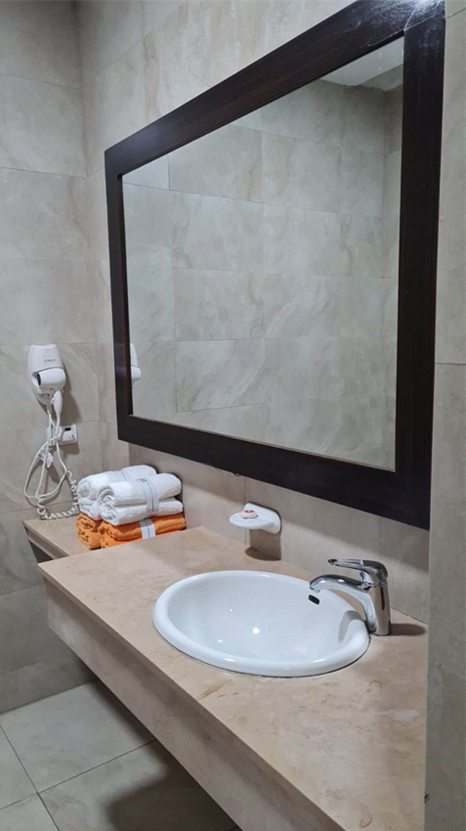 standard room | bathroom | free toiletries, hair dryer, towels, soap