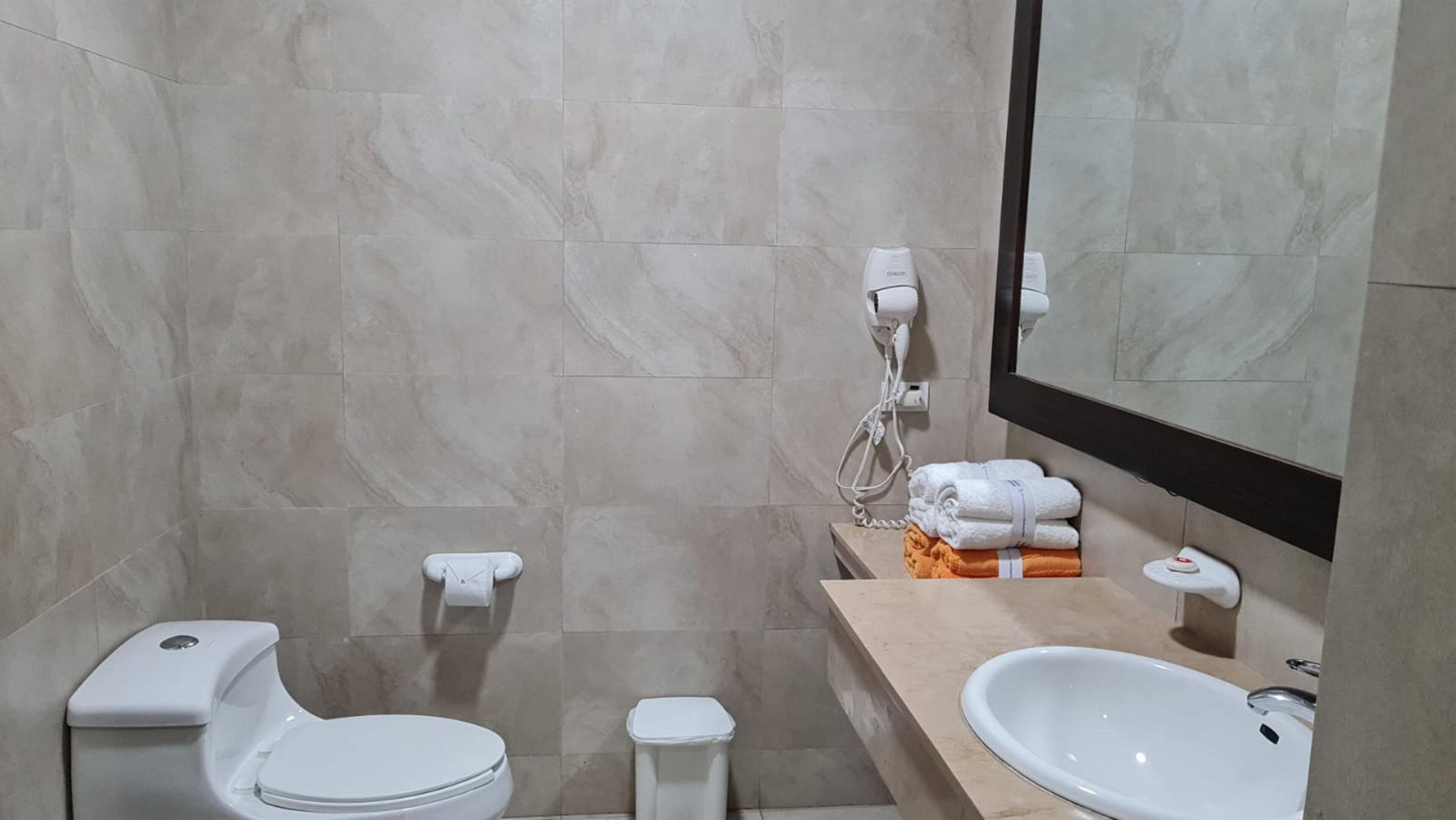 standard room | bathroom | free toiletries, hair dryer, towels, soap