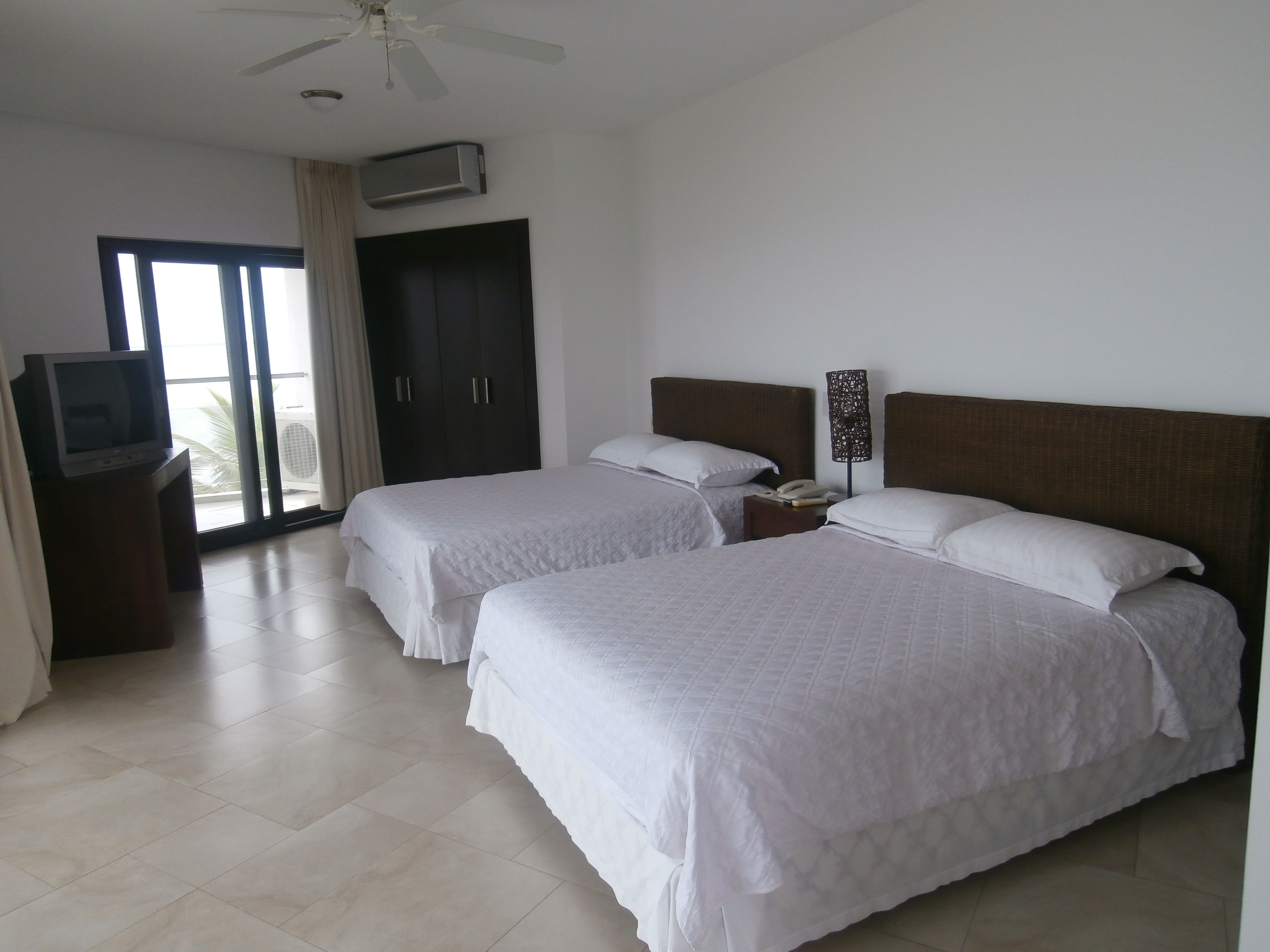 standard room | down duvets, in-room safe, individually furnished, desk