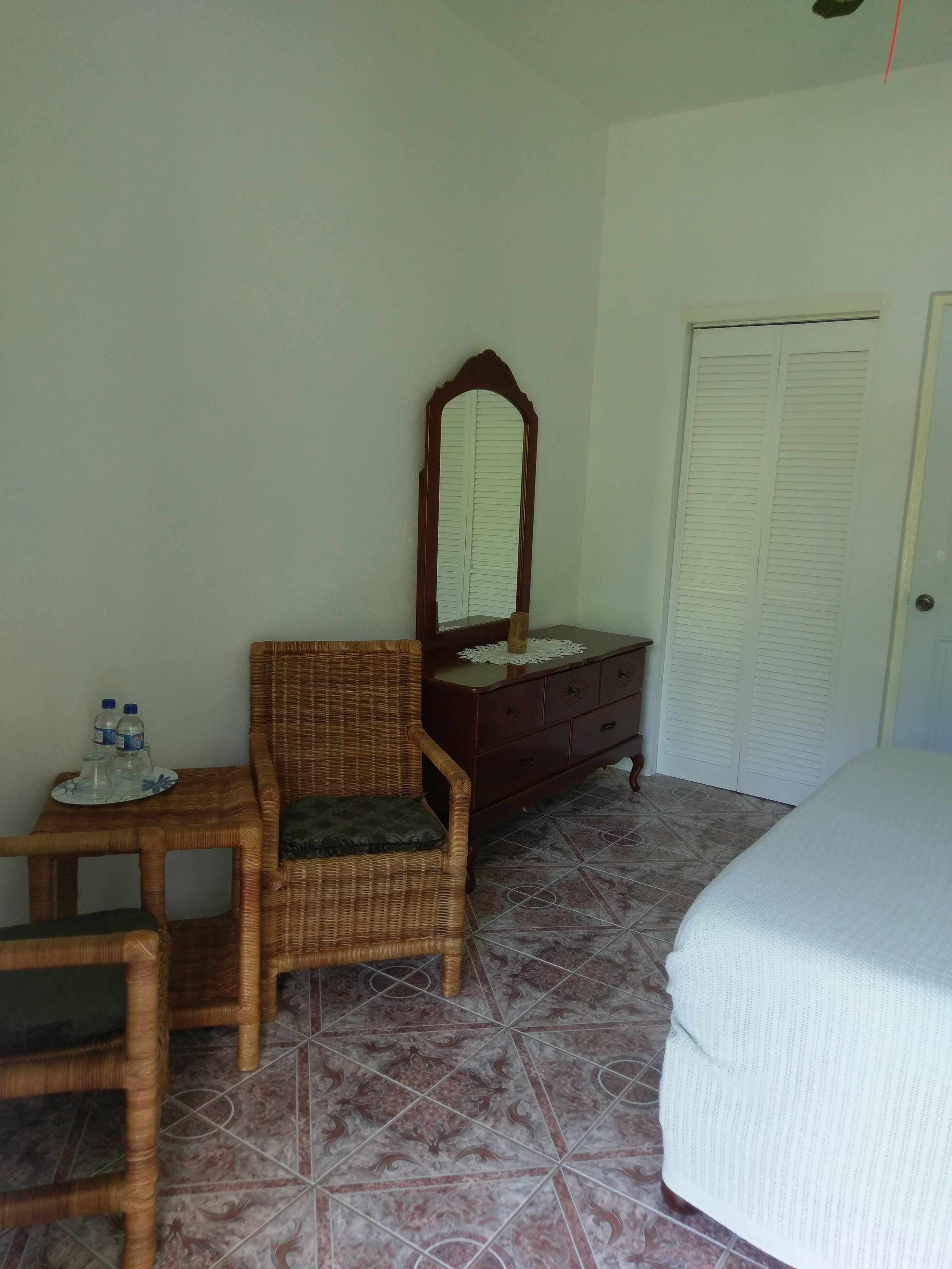 Standard Room | Desk, soundproofing, iron/ironing board (on request), WiFi (free)