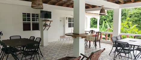 Free daily full breakfast