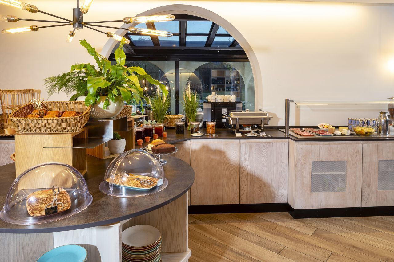 breakfast, lunch, dinner served; french cuisine, garden views