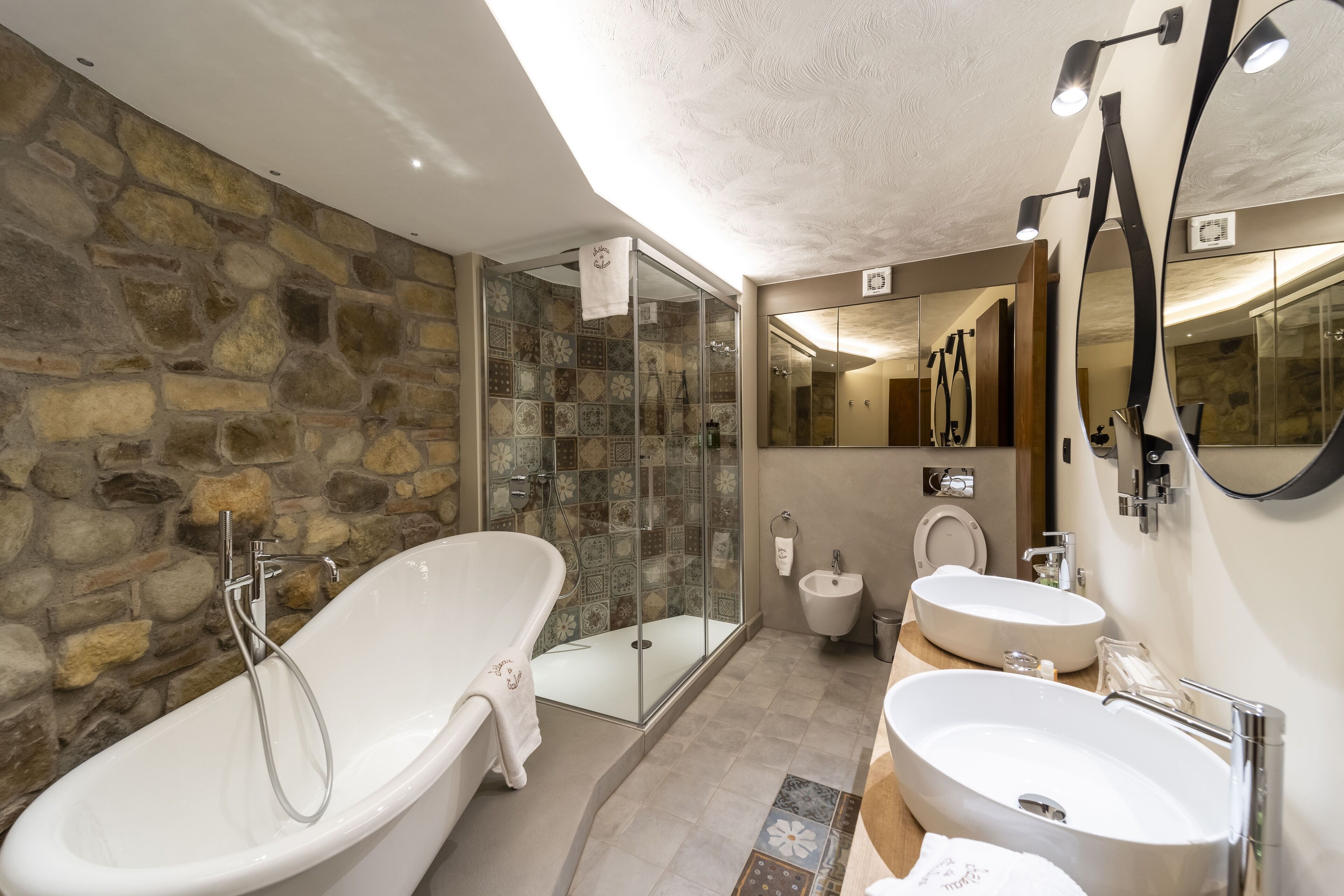 honeymoon duplex, 1 bedroom, non smoking, lake view | bathroom | shower, free toiletries, hair dryer, bathrobes