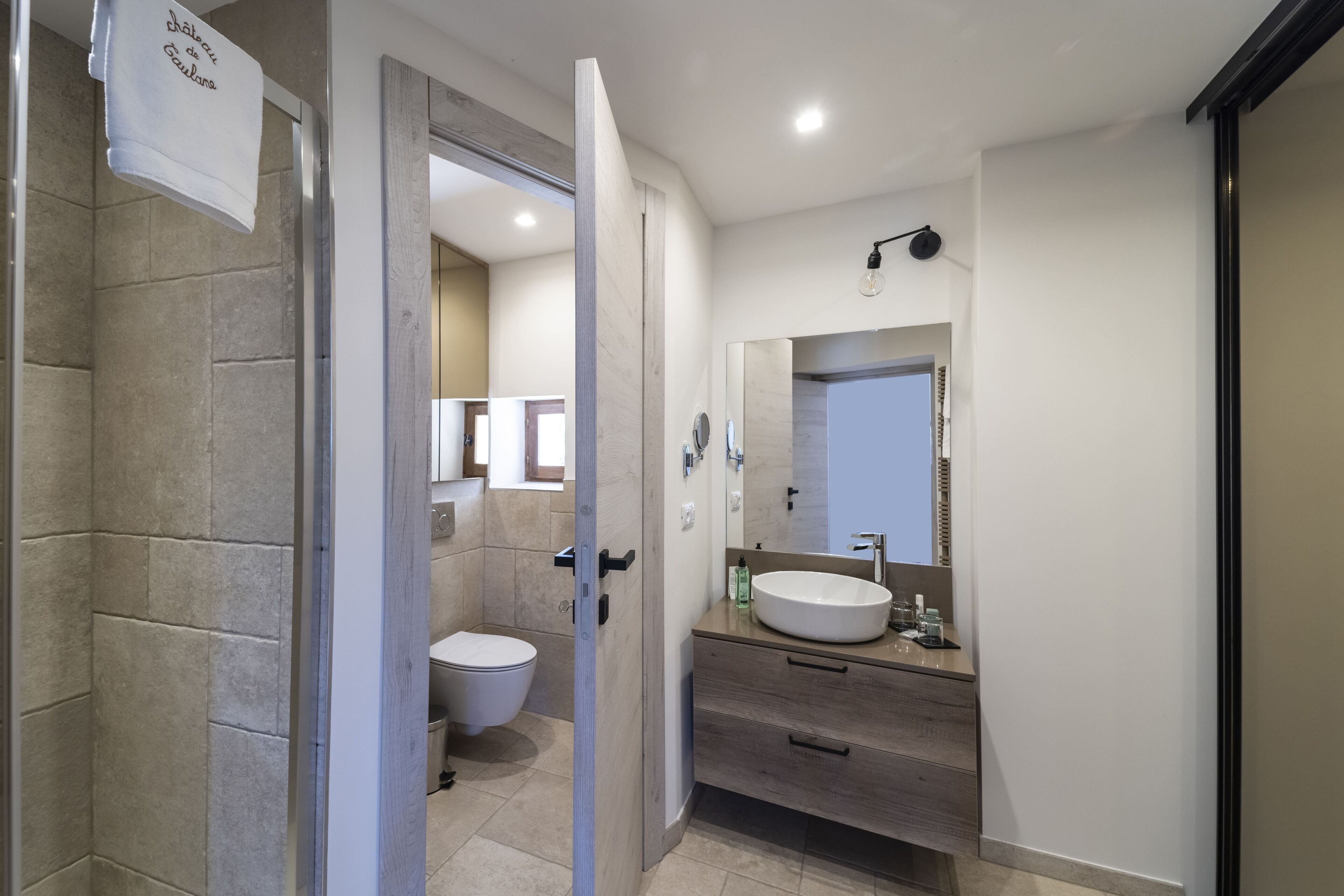 family house | bathroom | shower, free toiletries, hair dryer, bathrobes