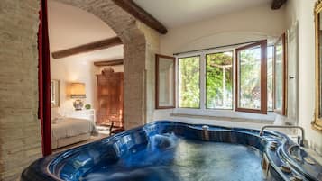 1 bedroom, minibar, in-room safe, desk