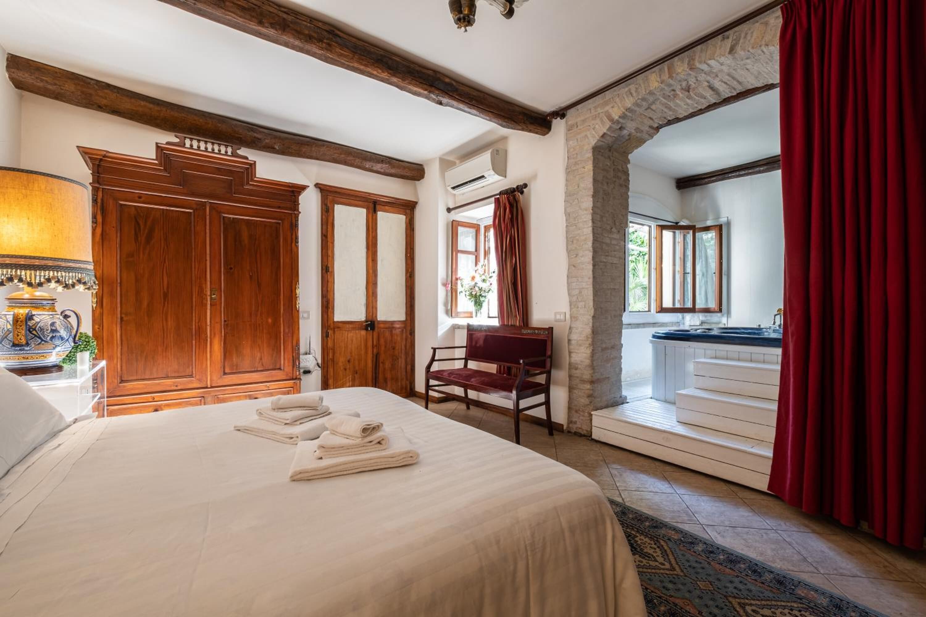 1 bedroom, minibar, in-room safe, desk