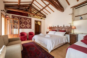 1 chambre, minibar, coffres-forts dans les chambres, bureau