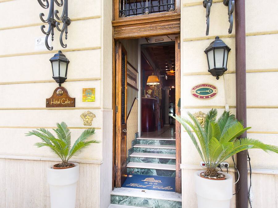 Pintu masuk hartanah