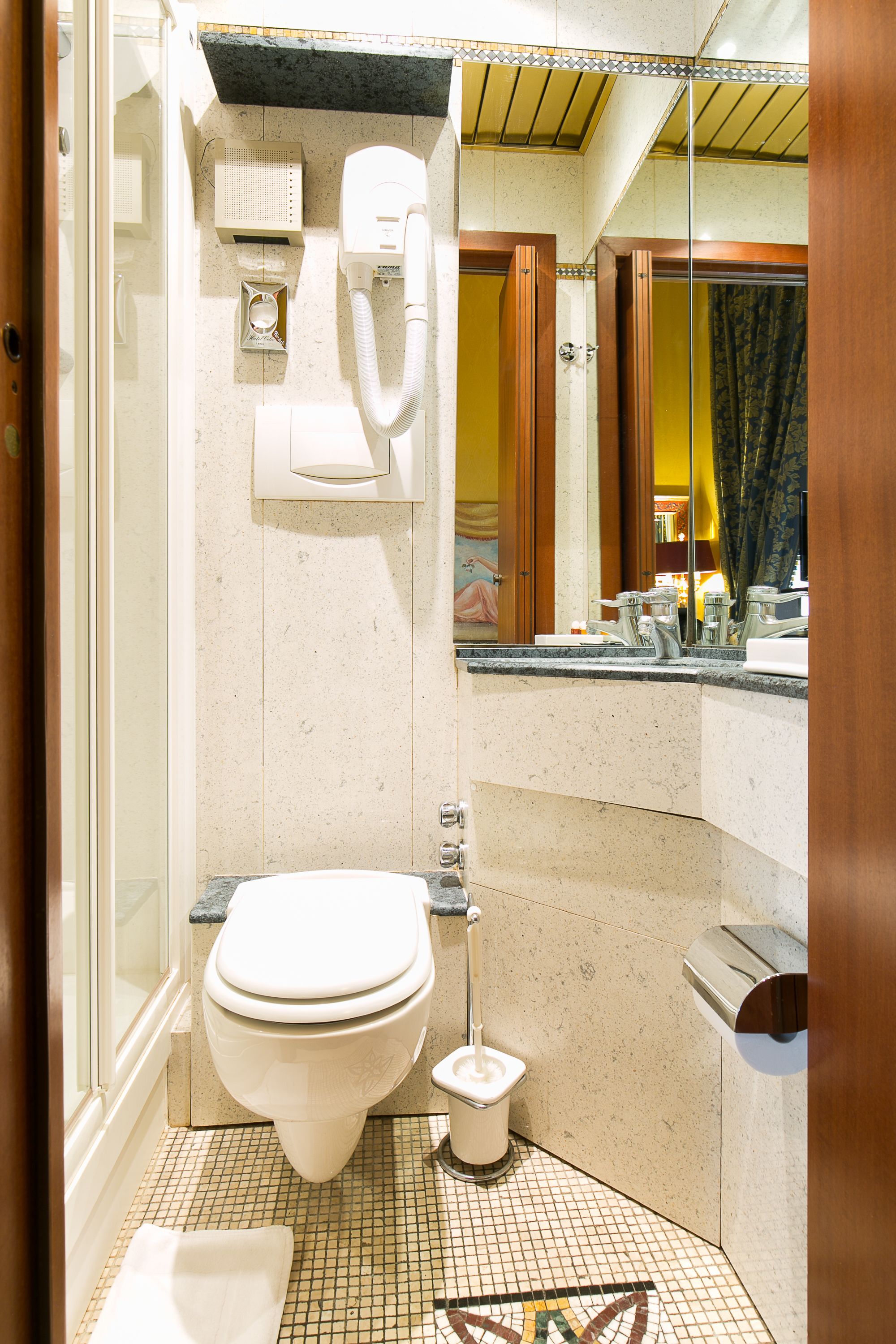 single room | bathroom | free toiletries, hair dryer, towels