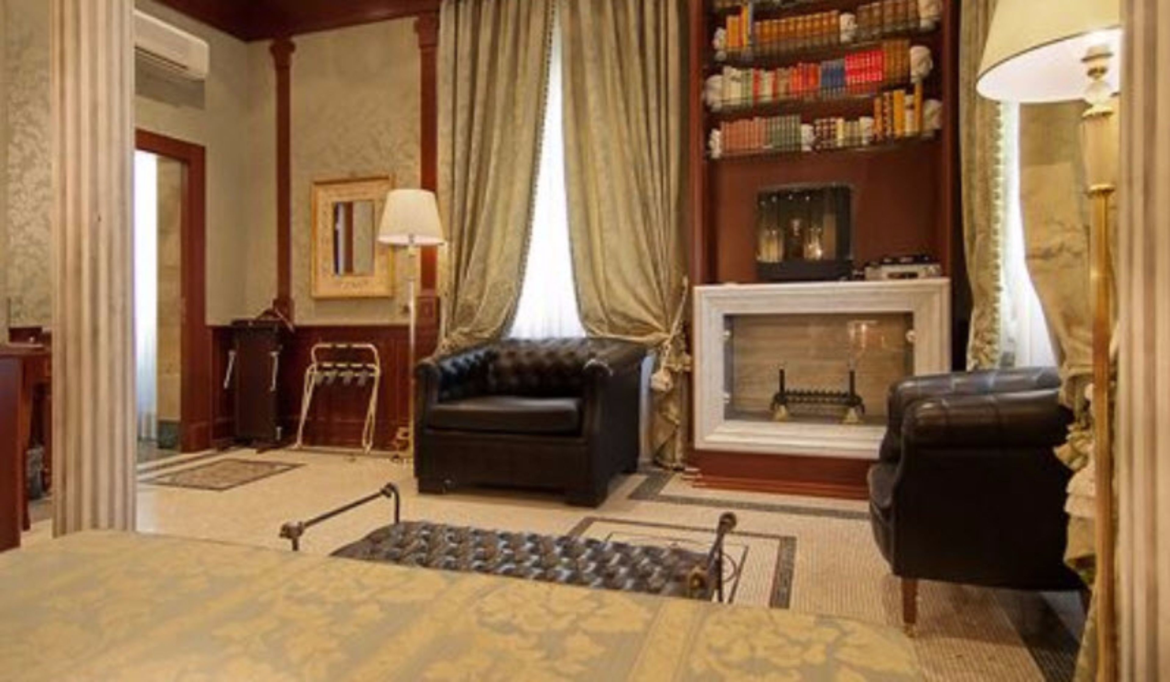 junior suite | 1 bedroom, minibar, in-room safe, desk