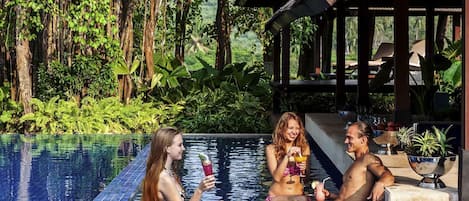 2 bars/lounges, swim-up bar, poolside bar