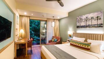 Premium bedding, pillow-top beds, minibar, in-room safe