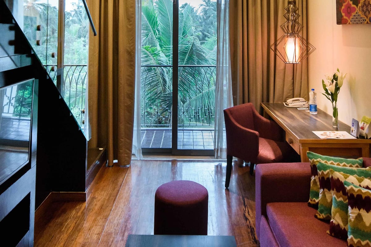 Suite, 1 King Bed (Elegance)