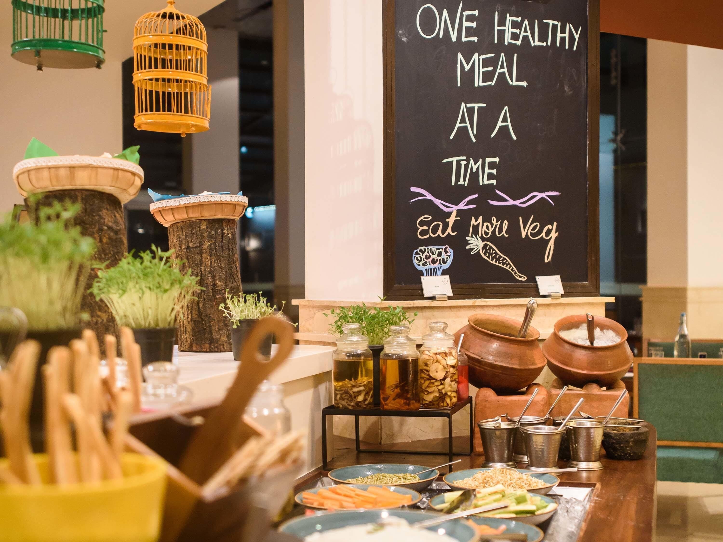 2 restaurants, breakfast, lunch, dinner served; international cuisine 