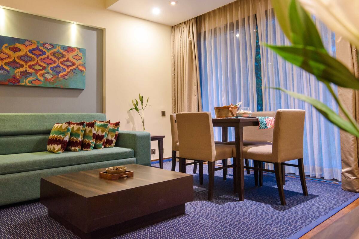 Suite, 1 King Bed (Prestige)