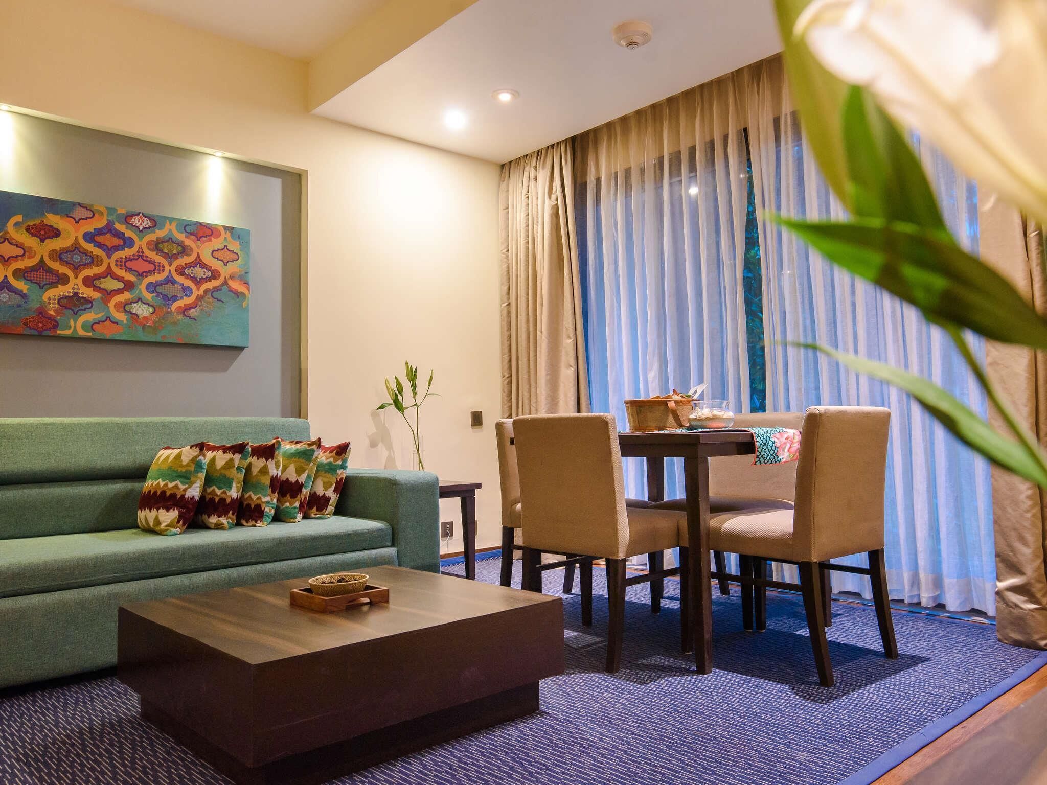 Suite, 1 King Bed (Prestige) | Premium bedding, pillow-top beds, minibar, in-room safe