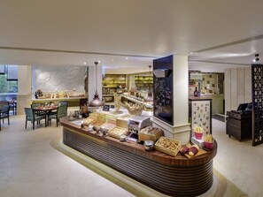 2 restaurants; breakfast, lunch and dinner served  - Novotel Goa Resort & Spa Candolim (Candolim)