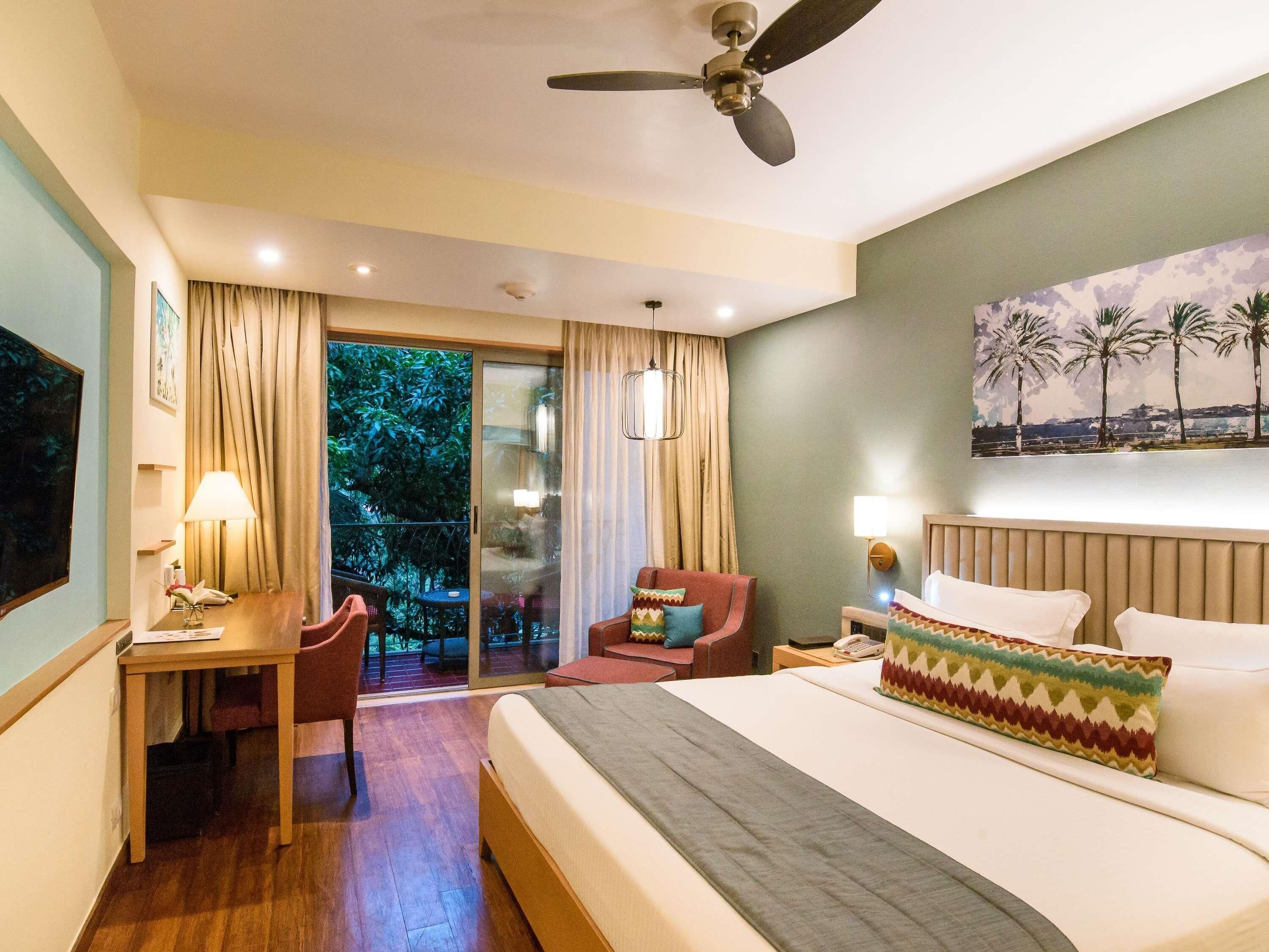 Premium bedding, pillow-top beds, minibar, in-room safe