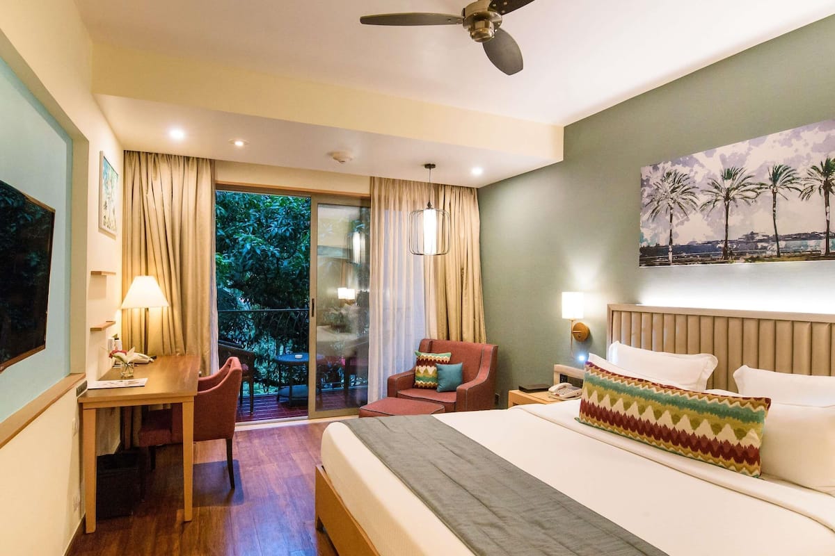 Premium bedding, pillowtop beds, minibar, in-room safe