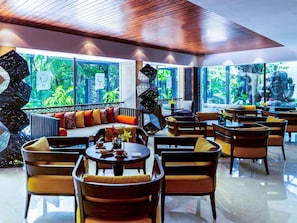 2 restaurantes, café da manhã, culinária internacional