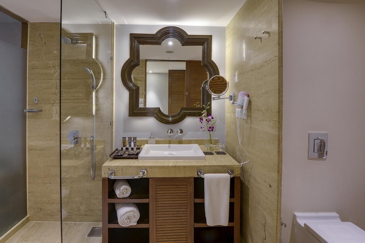 1 bedroom, premium bedding, pillowtop beds, minibar