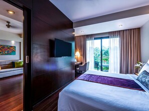 Premium bedding, pillow-top beds, minibar, in-room safe - Novotel Goa Resort & Spa Candolim (Candolim)