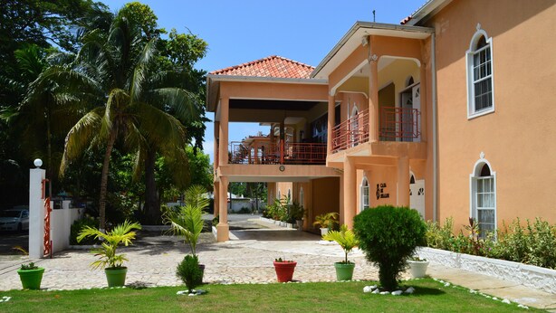 Front of property - Casa de Shalom (Ocho Rios)