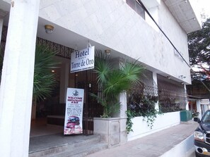 Property entrance - Torre de Oro (Puerto Vallarta)