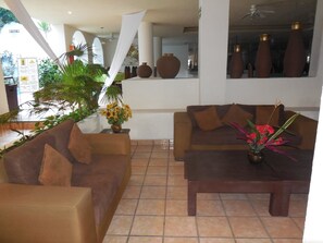 Lobby sitting area - Torre de Oro (Puerto Vallarta)