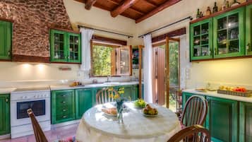 Lux Villa Ifigenia ,in Theriso Village 14 km | In-room dining