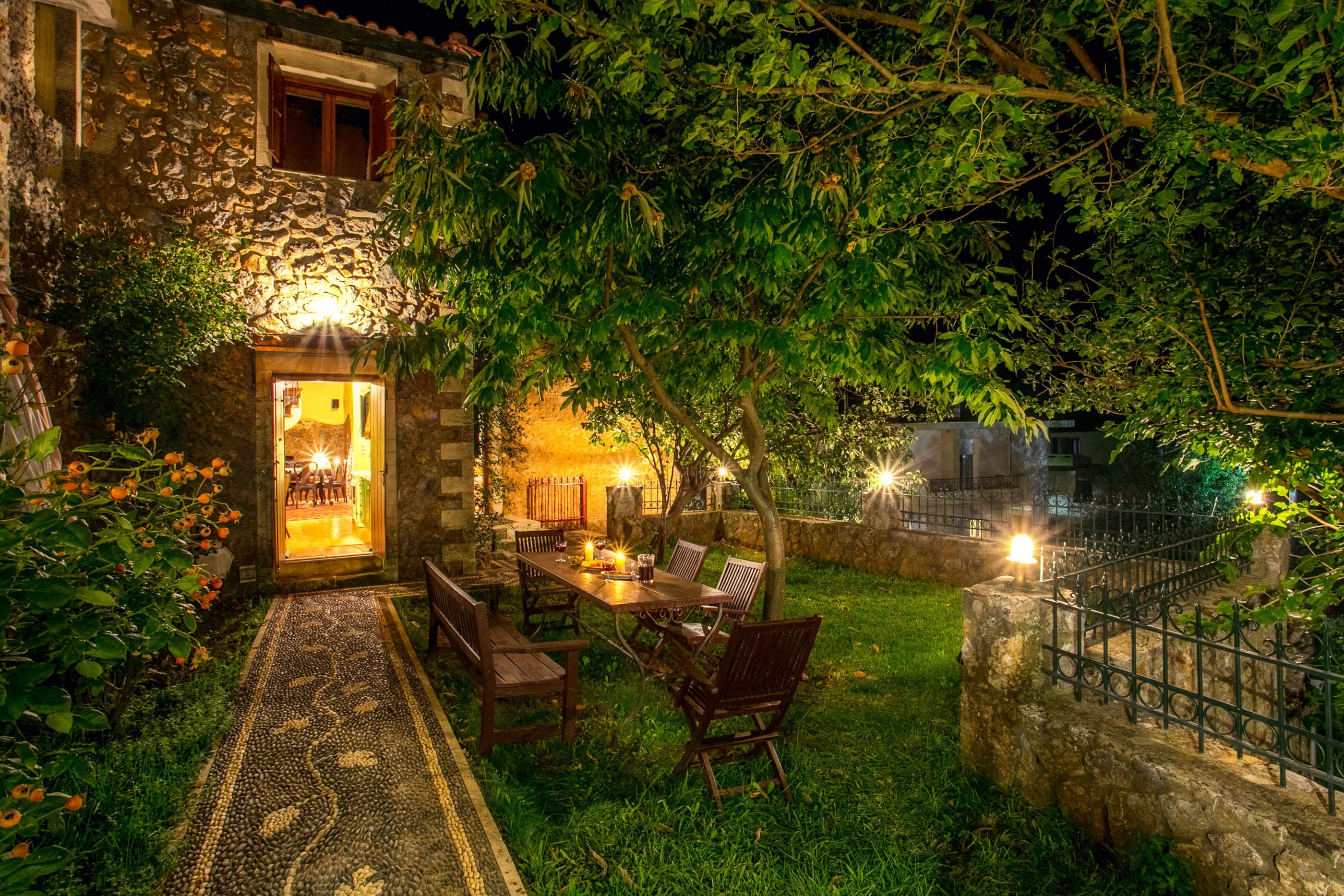 华丽别墅 (in Theriso Vilage 14 km) | 露台