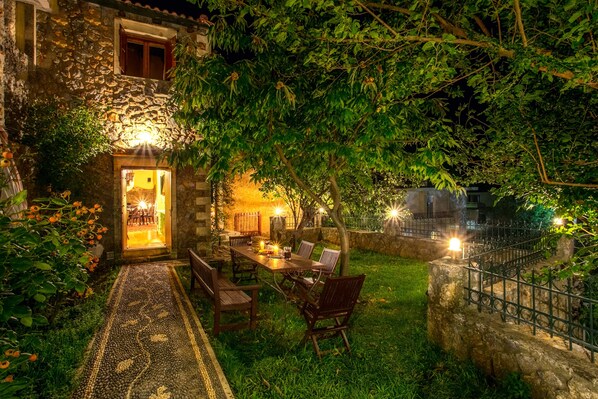 Deluxe-Villa (in Theriso Vilage 14 km) | Terrasse/Patio