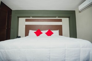 Suite Junior, 1 Tempat Tidur King | Setrika/meja setrika dan seprai linen
