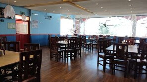 Desayuno buffet incluido todos los días 