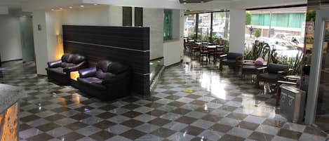 Sala de estar en el lobby