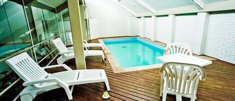 Außenpool, Liegestühle