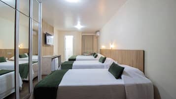 STANDARD FAMILIA | Minibar, in-room safe, desk, rollaway beds