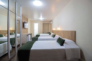 STANDARD FAMILIA | Frigobar, cofres nos quartos, escrivaninha