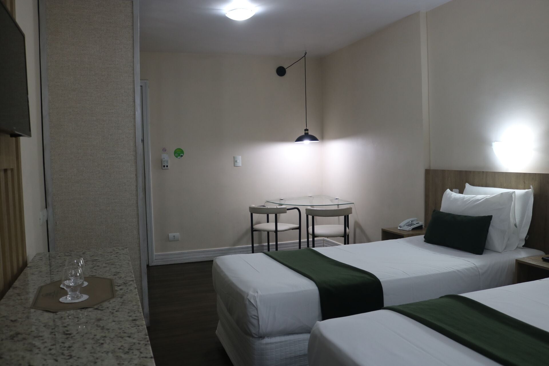 standard duplo solteiro | minibar, in-room safe, desk, rollaway beds